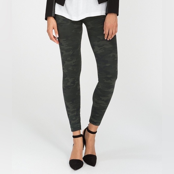 SPANX Green and Black camo Leggings with Form-Fitting Stretch Sz-L. T14 - Picture 1 of 12